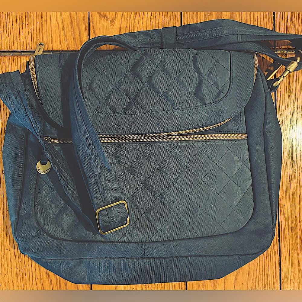 NWOT Travelon Crossbody Bag, quilted, navy color, large bag, adjustable strap - Picture 2 of 5